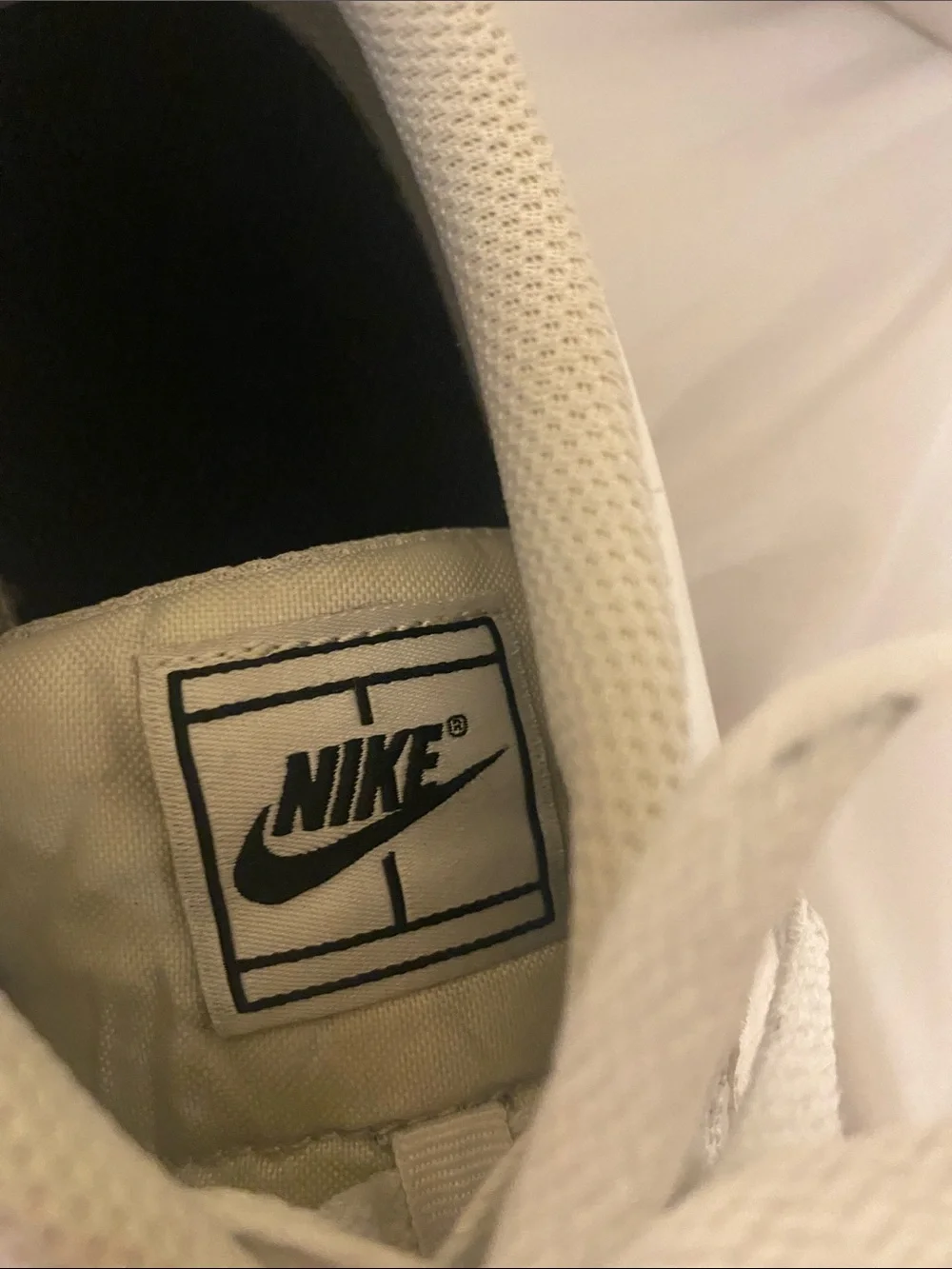 Nike Men's White Low-Top Leather Sneakers